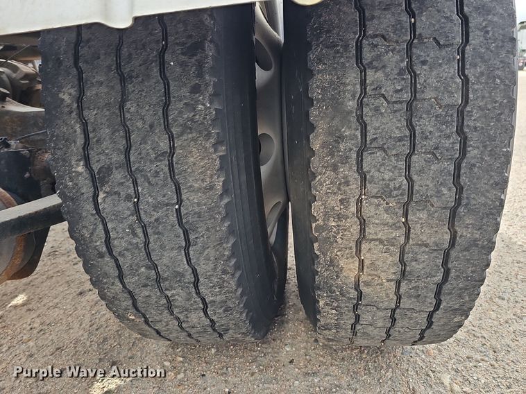 image for item DK0542 2007 Freightliner Columbia semi truck