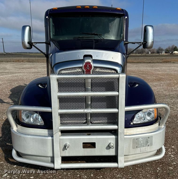 image for item DM2675 2015 Kenworth T660 semi truck