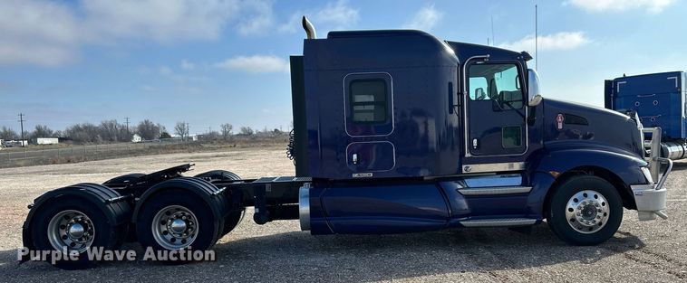 image for item DM2675 2015 Kenworth T660 semi truck