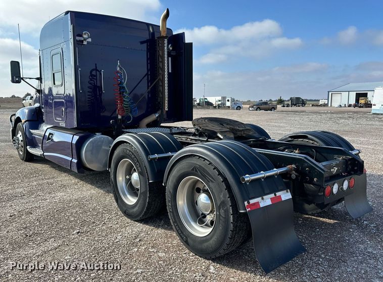 image for item DM2675 2015 Kenworth T660 semi truck