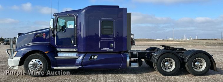 image for item DM2675 2015 Kenworth T660 semi truck
