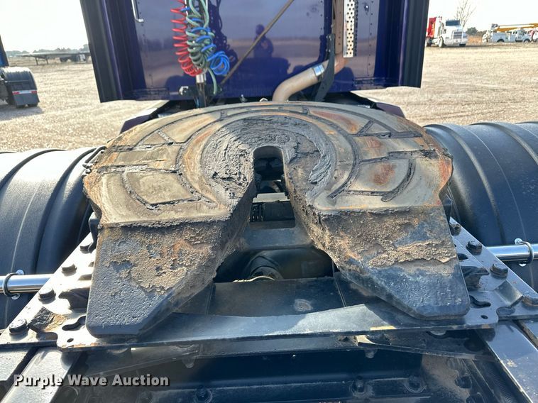 image for item DM2675 2015 Kenworth T660 semi truck