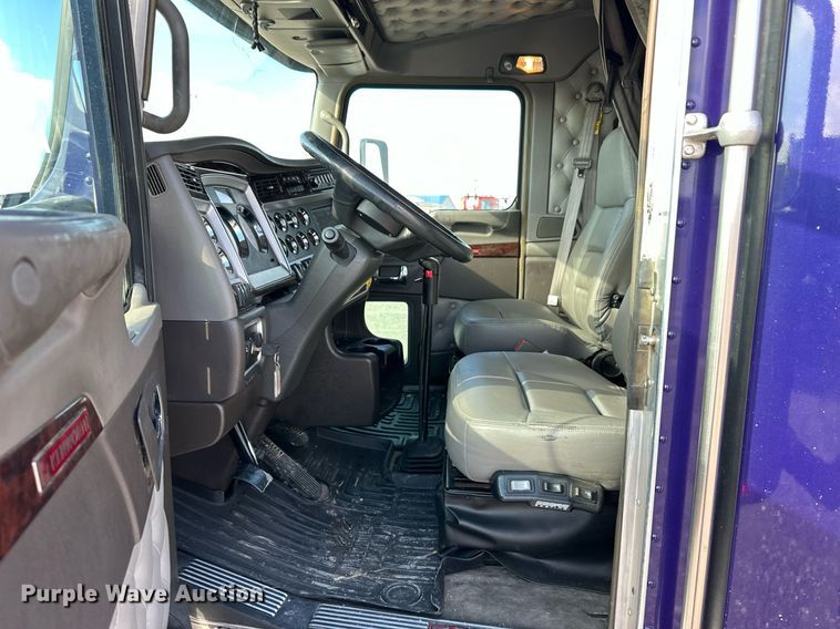 image for item DM2675 2015 Kenworth T660 semi truck