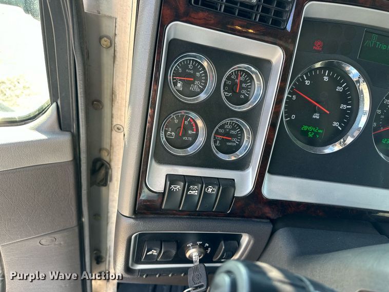 image for item DM2675 2015 Kenworth T660 semi truck