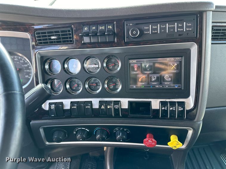 image for item DM2675 2015 Kenworth T660 semi truck