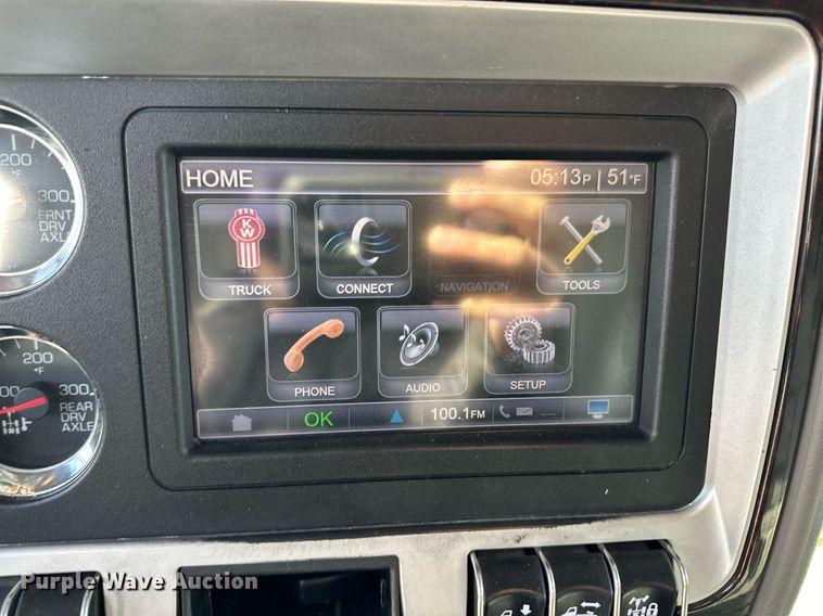 image for item DM2675 2015 Kenworth T660 semi truck