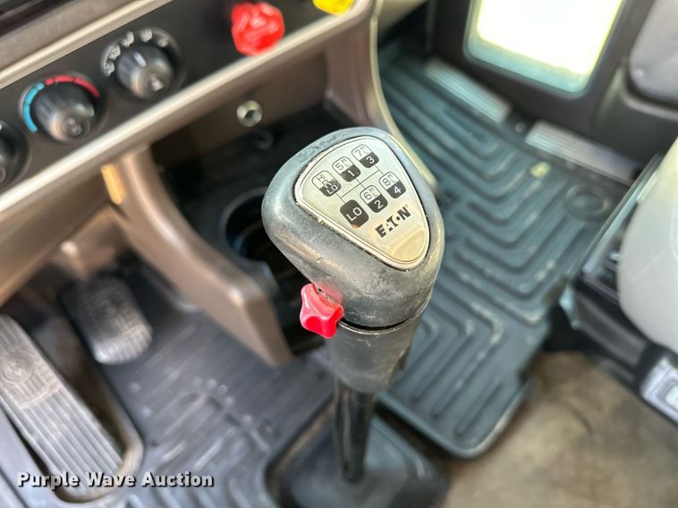 image for item DM2675 2015 Kenworth T660 semi truck