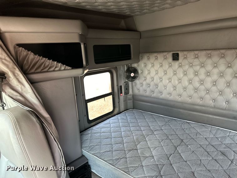 image for item DM2675 2015 Kenworth T660 semi truck