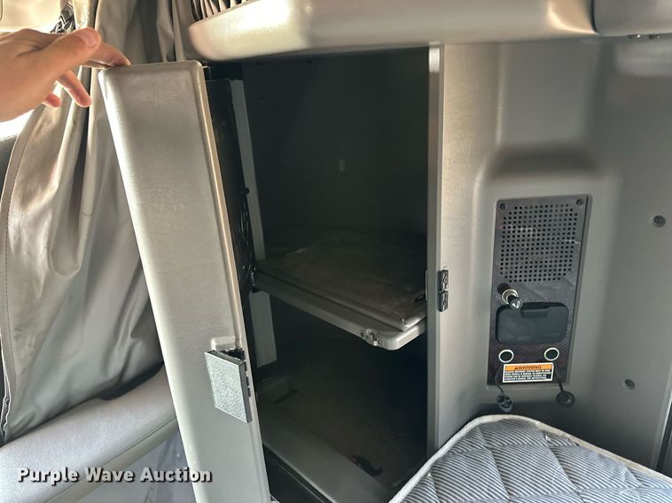 image for item DM2675 2015 Kenworth T660 semi truck