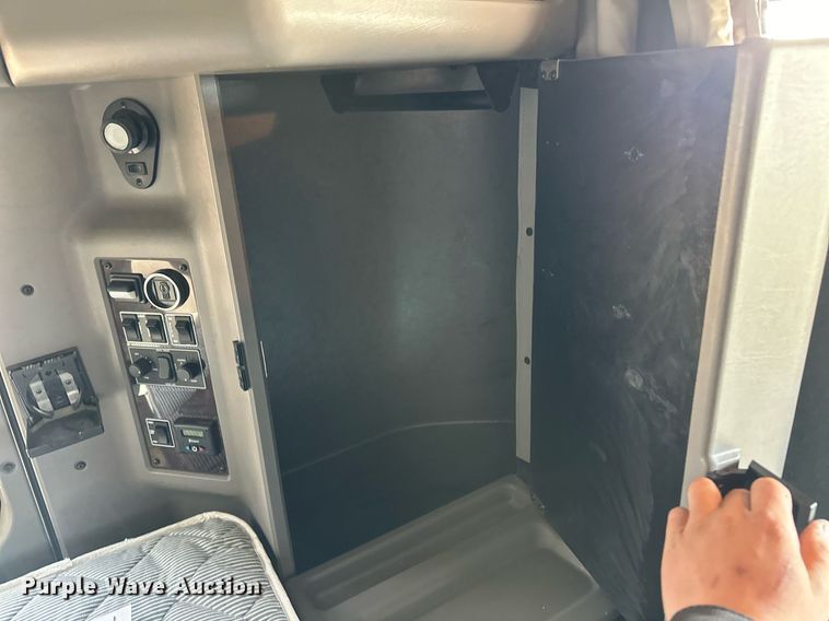 image for item DM2675 2015 Kenworth T660 semi truck