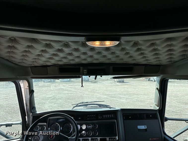 image for item DM2675 2015 Kenworth T660 semi truck