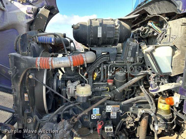 image for item DM2675 2015 Kenworth T660 semi truck