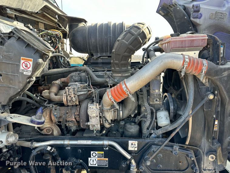 image for item DM2675 2015 Kenworth T660 semi truck