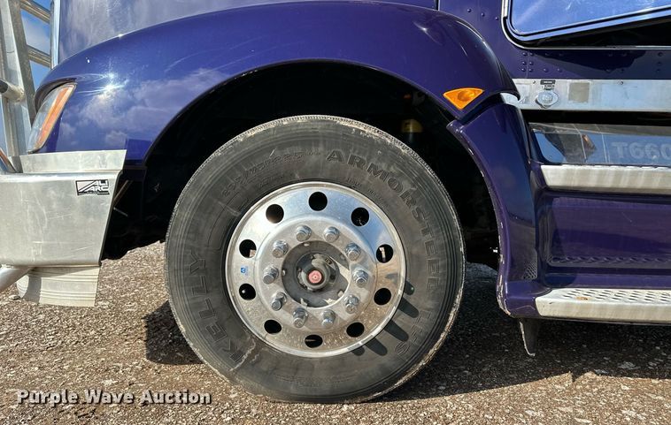 image for item DM2675 2015 Kenworth T660 semi truck