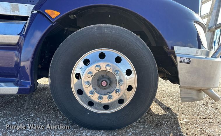 image for item DM2675 2015 Kenworth T660 semi truck