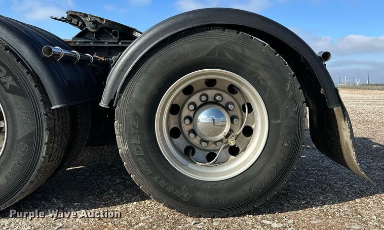 image for item DM2675 2015 Kenworth T660 semi truck