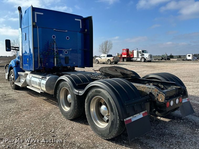 image for item DM2676 2017 Kenworth  T680 semi truck