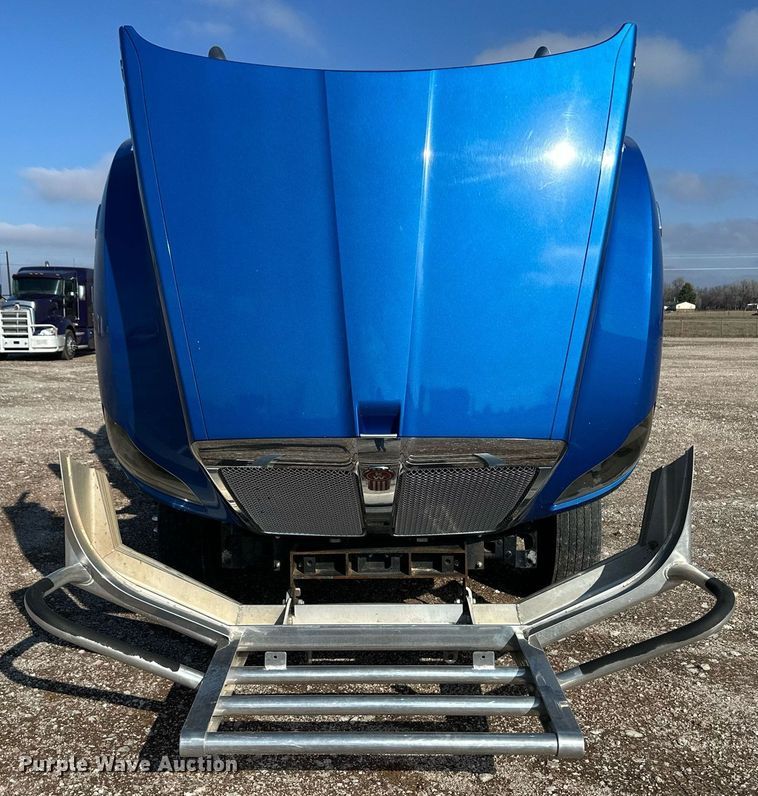 image for item DM2676 2017 Kenworth  T680 semi truck