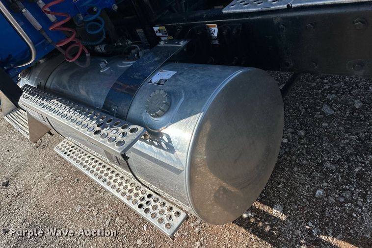 image for item DM2676 2017 Kenworth  T680 semi truck