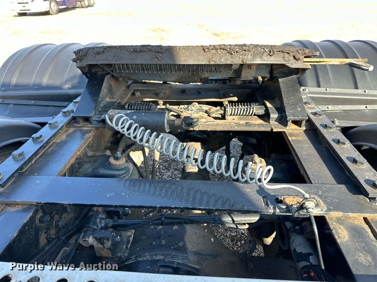 image for item DM2676 2017 Kenworth  T680 semi truck