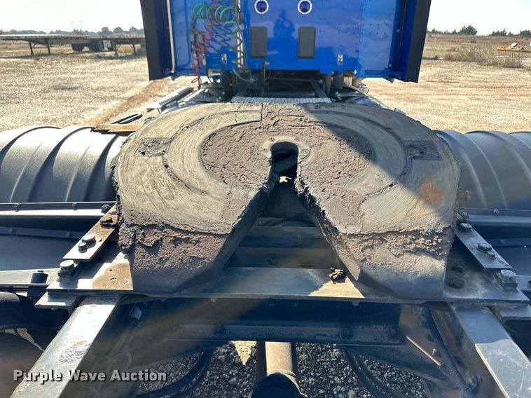 image for item DM2676 2017 Kenworth  T680 semi truck