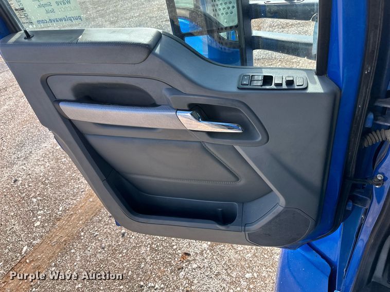 image for item DM2676 2017 Kenworth  T680 semi truck