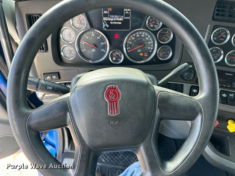 image for item DM2676 2017 Kenworth  T680 semi truck