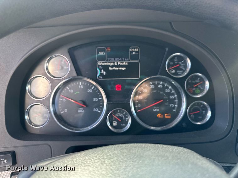 image for item DM2676 2017 Kenworth  T680 semi truck