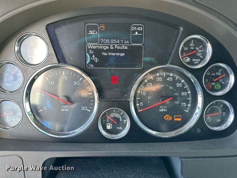 image for item DM2676 2017 Kenworth  T680 semi truck