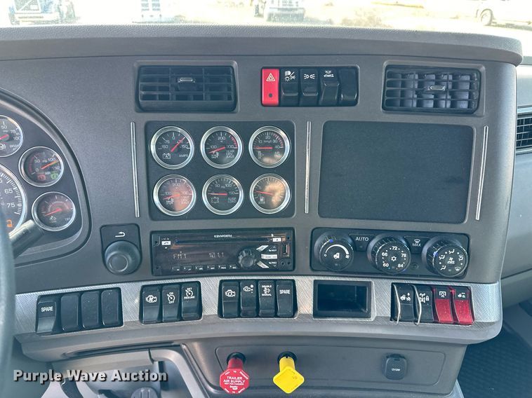 image for item DM2676 2017 Kenworth  T680 semi truck