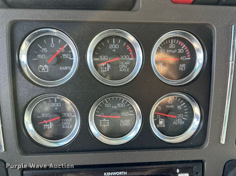 image for item DM2676 2017 Kenworth  T680 semi truck