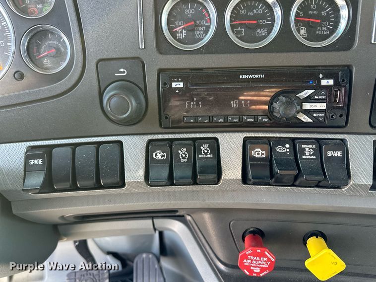 image for item DM2676 2017 Kenworth  T680 semi truck