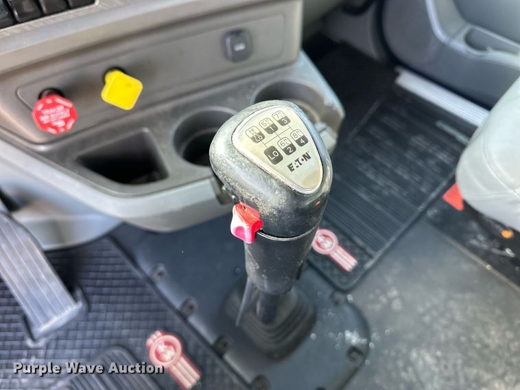 image for item DM2676 2017 Kenworth  T680 semi truck