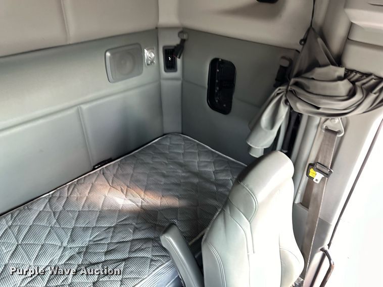 image for item DM2676 2017 Kenworth  T680 semi truck