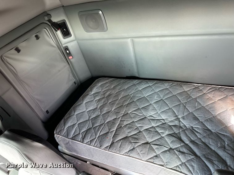 image for item DM2676 2017 Kenworth  T680 semi truck