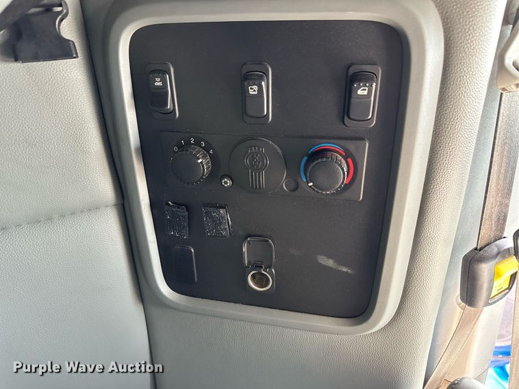 image for item DM2676 2017 Kenworth  T680 semi truck