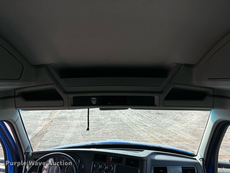 image for item DM2676 2017 Kenworth  T680 semi truck