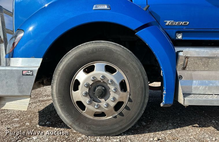 image for item DM2676 2017 Kenworth  T680 semi truck