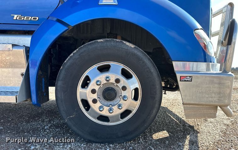 image for item DM2676 2017 Kenworth  T680 semi truck