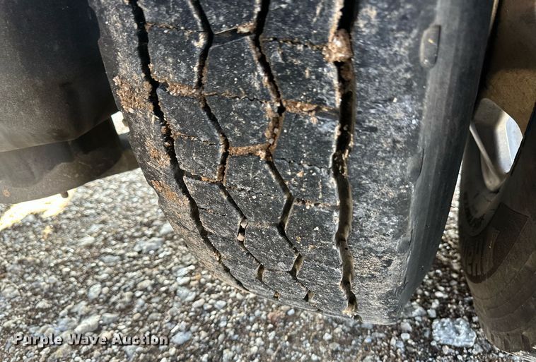 image for item DM2676 2017 Kenworth  T680 semi truck