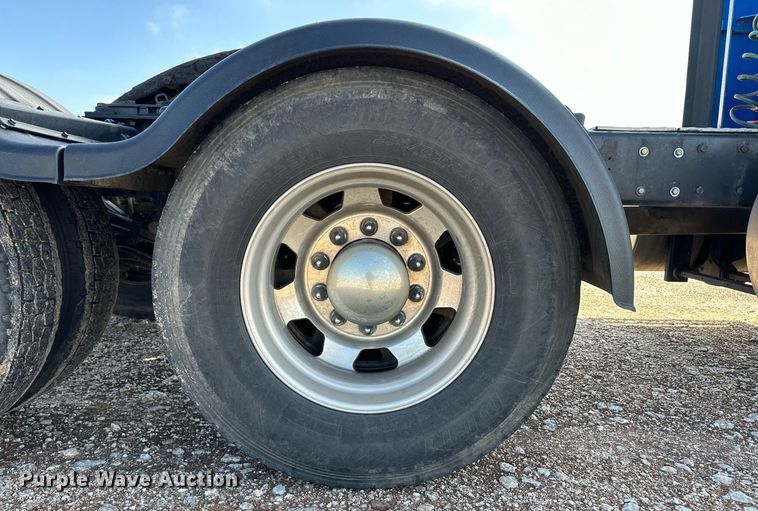 image for item DM2676 2017 Kenworth  T680 semi truck