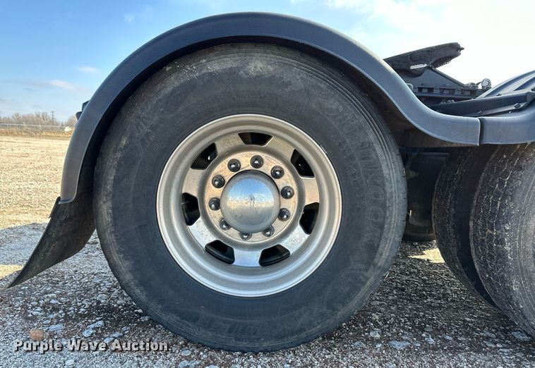 image for item DM2676 2017 Kenworth  T680 semi truck