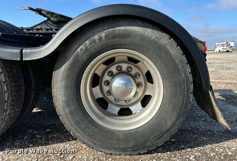 image for item DM2676 2017 Kenworth  T680 semi truck