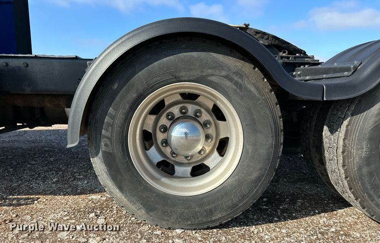 image for item DM2676 2017 Kenworth  T680 semi truck