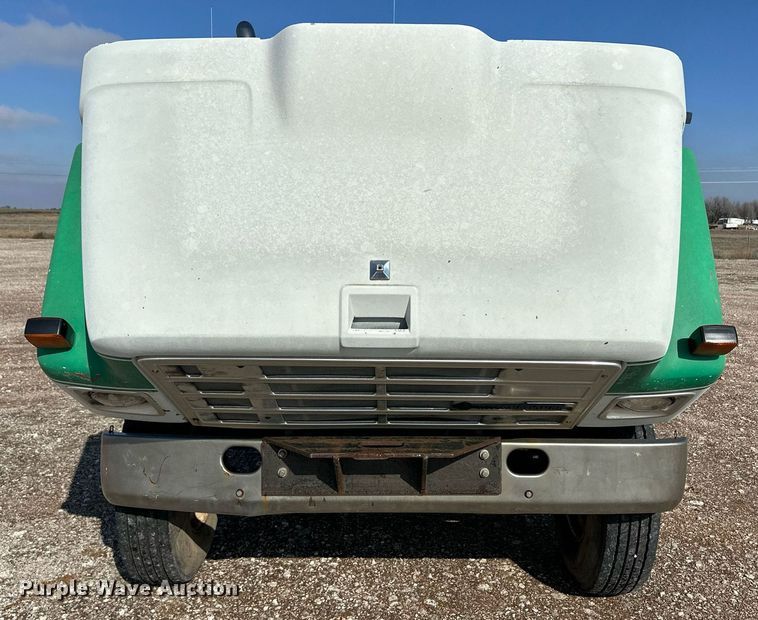 image for item DM2677 1986 International  2375 tank truck