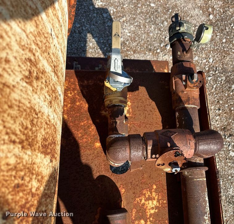 image for item DM2677 1986 International  2375 tank truck