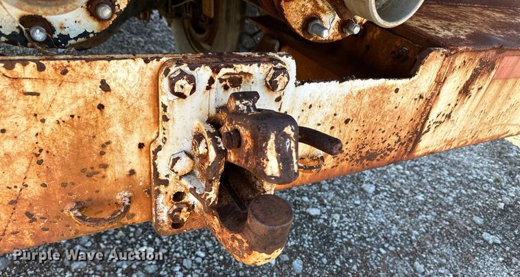 image for item DM2677 1986 International  2375 tank truck