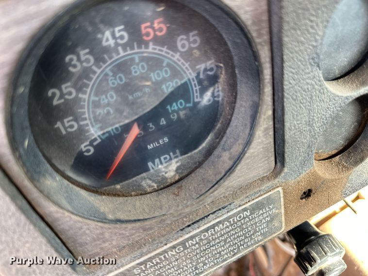 image for item DM2677 1986 International  2375 tank truck