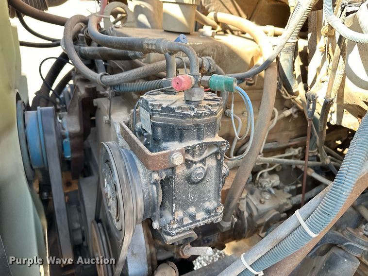 image for item DM2677 1986 International  2375 tank truck