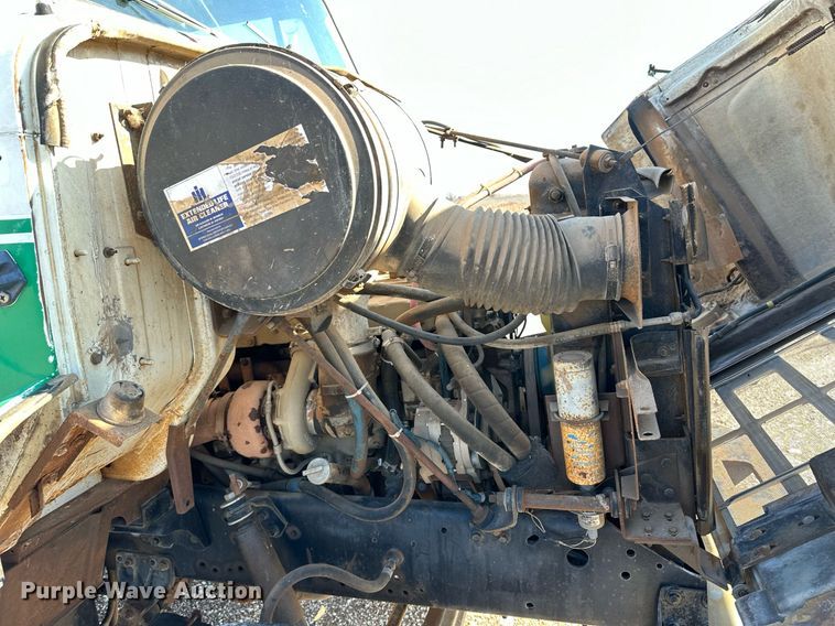 image for item DM2677 1986 International  2375 tank truck